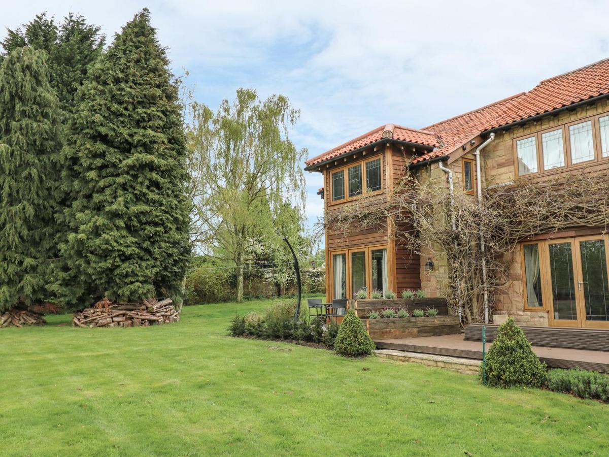 Pond View Villa Norton  Exterior photo
