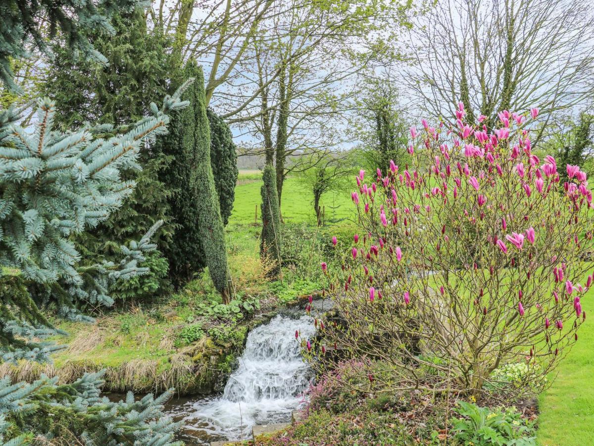 Pond View Villa Norton  Exterior photo